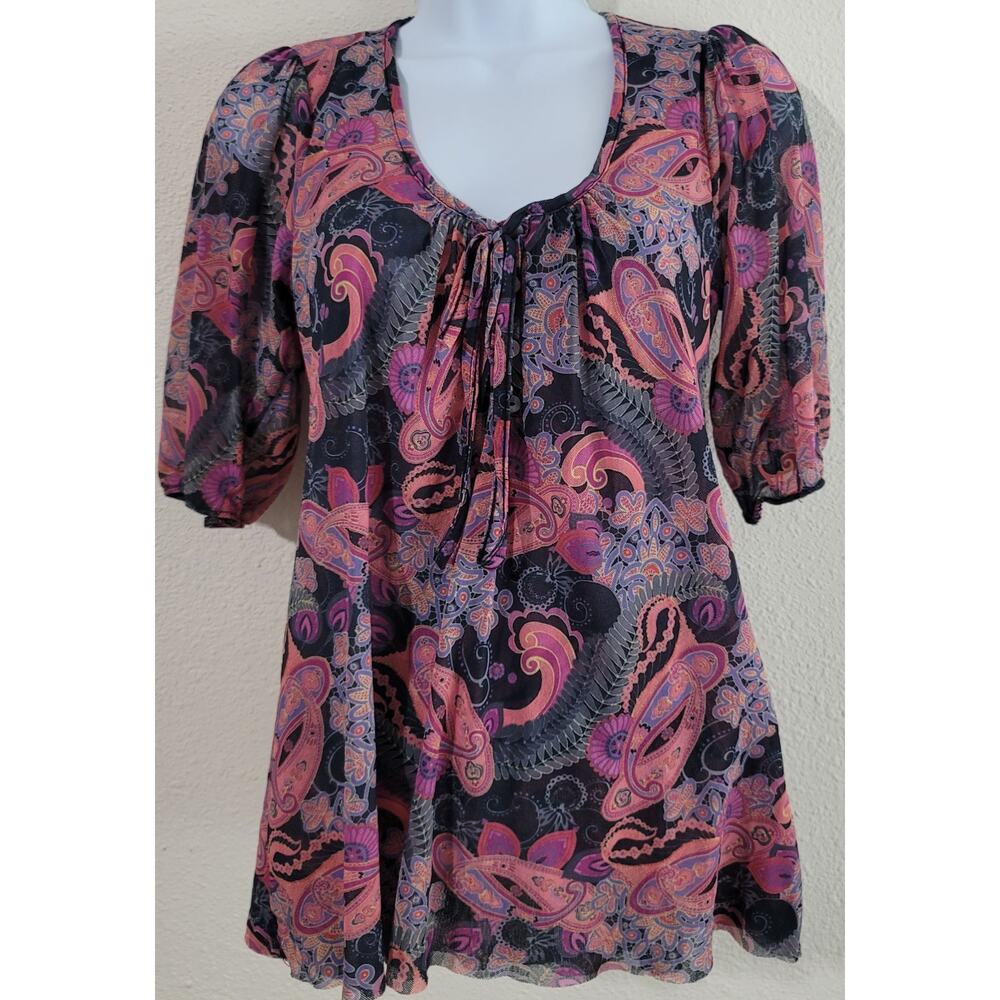 Daisy & Clover Anthropologie Purple Pink Floral Top Medium Short Sleeves Soft